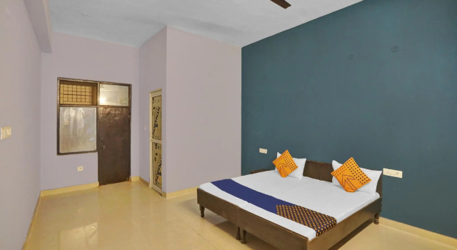 SPOT ON 82185 Noida House