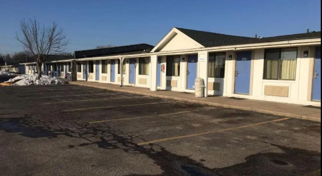 Четырёхместный номер Standard Motel 6 Benton Harbor