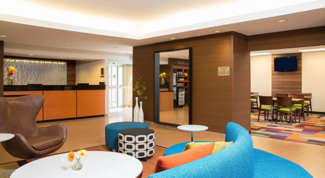Fairfield Inn & Suites by Marriott Bloomington, Забронировать Отель Блумингтон Индиана