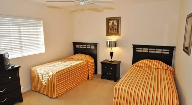 152 The Shires House 5 Bedroom by Florida Star, Book Feriehus Hoteller i Four Corners med pool, Swimmingpool