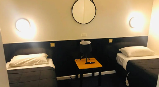 Четырёхместный семейный номер Standard Horsham Motel
