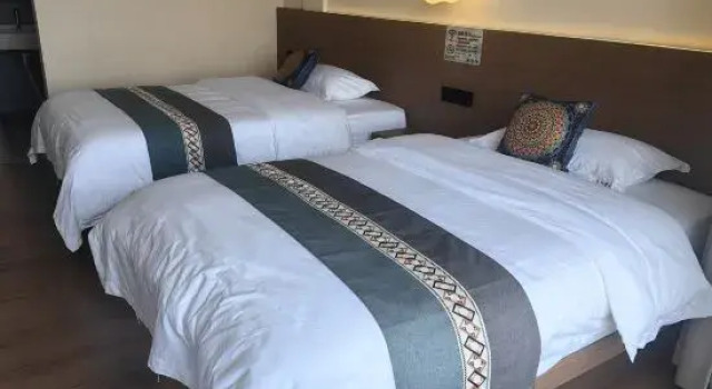 Семейный люкс с балконом и с видом на восход Yuanyang Terrace Hexia Zhenyue Sunrise View Boutique Homestay (Terrace Scenic Area)