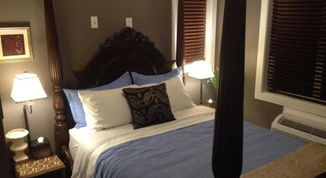Двухместный люкс с балконом Brookside Inn Boutique Hotel