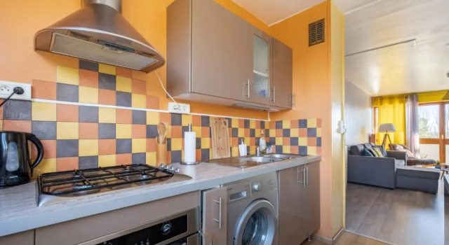 Appartement spacieux équipé avec WIFI, Rezerwuj Apartament Hotele w Cher z parkingiem, Parking