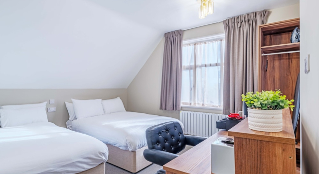 Suite Uno Thames Hotel Maidenhead -Reopened Brand New Again -FREE PARKING