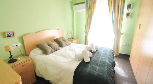 Holidays2Malaga Hermosilla 3 dormitorios & parking Wifi Fibra 600 MG, Забронировать Отель Малага - центр Малага, рядом с Музей Кармен Тиссен