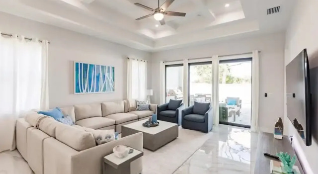 Exquisite Vanderbilt Beach Luxury Getaway, Book Feriehus North Naples Florida