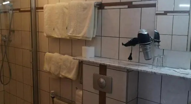 Четырёхместный номер Standard Hotel Köln-Bonn