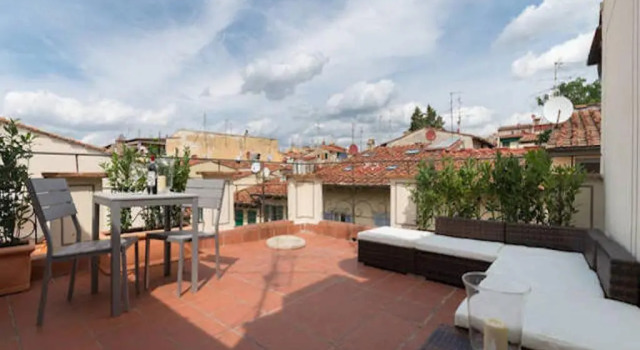 Апартаменты Attic Up On Florence