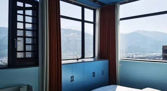Hanyuan Huaxuan Xiaolou Homestay, Prenota Hotel Hotel a Sichuan con parcheggio, Parcheggio