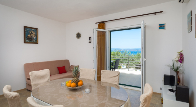 Holiday house Villa Ante - with pool: Rogac, Island Solta, Varaa Villa Hotellit Split-Dalmatia pysäköinnillä, Pysäköinti