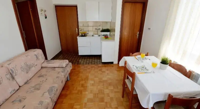 Четырёхместные апартаменты с балконом Apartments Andelko
