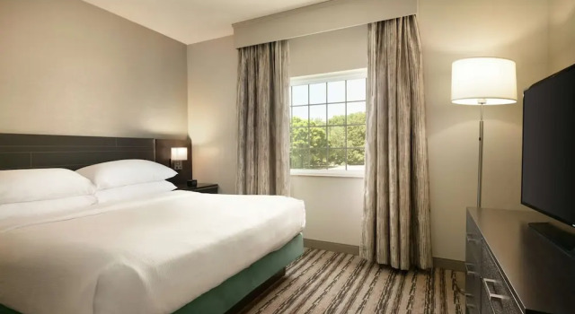 Люкс с 2 комнатами DoubleTree Resort by Hilton Lancaster