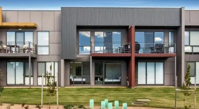 Twenty Five Coast, Book Apartment Torquay 