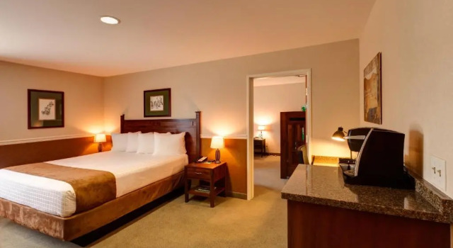 Люкс Deluxe Boothill Inn and Suites
