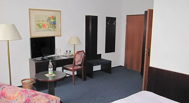 Hotel Wettin, Забронировать Отель Тройен Саксония