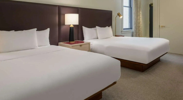 Двухместный номер Hotel Savoy Kansas City, Tapestry Collection by Hilton