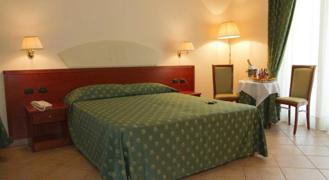 Hotel Tito Serranò