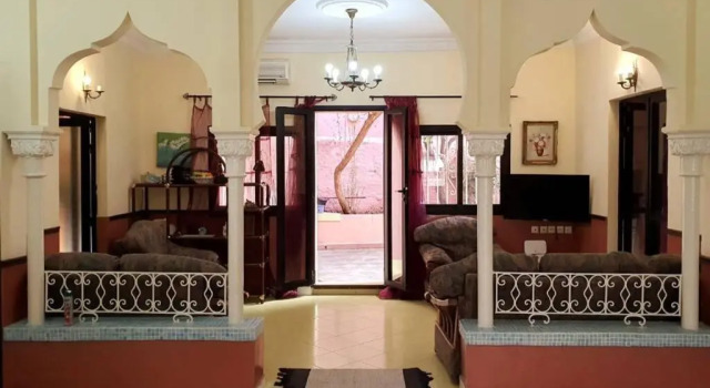 Large House in Tangiers with Garage, Rezerwuj Hotel Hotele w Tanger-Tetouan z parkingiem, Parking