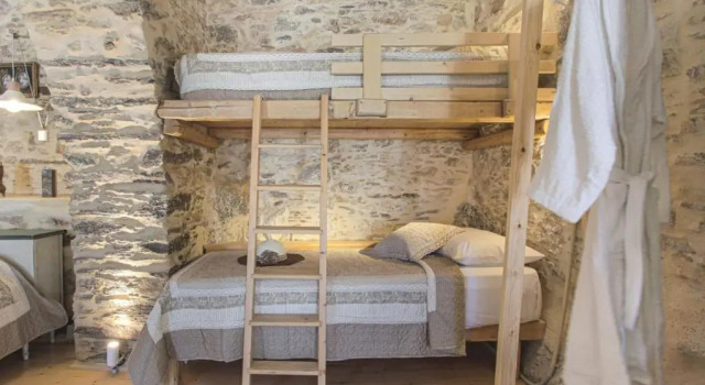 Azura, traditional residence in Ano Syros