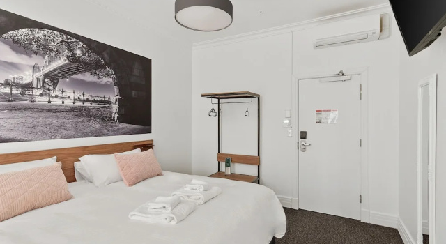 Номер Deluxe Criterion Hotel Sydney