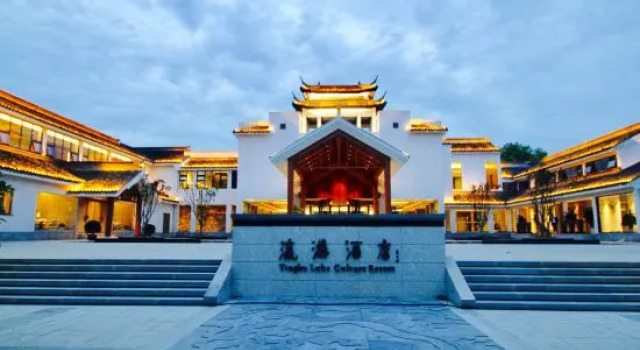 Yinghu Hotel, Rezerwuj Hotel Hotele w Ankang z basenem, Basen