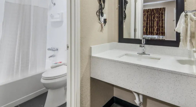 Номер Standard Super 8 by Wyndham Waco North I-35