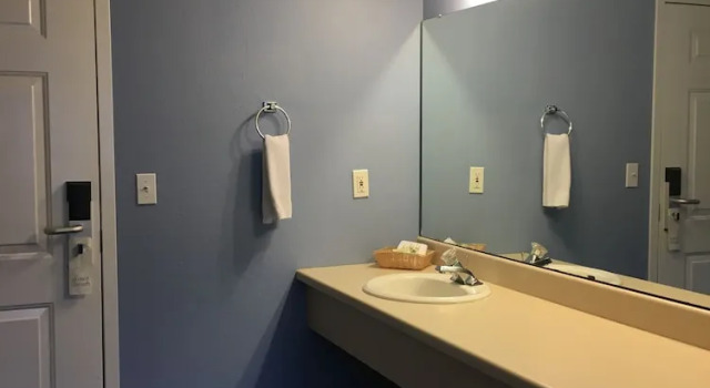 Четырёхместный номер Deluxe South Beach Resort Hotel