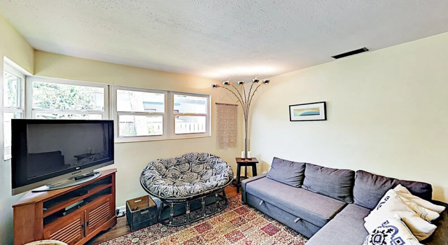 New Listing! Island - Walk To Amphitheatre 2 Bedroom Home