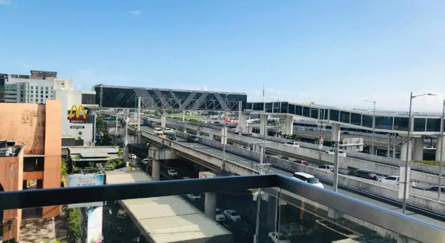 Студия с балконом Apartments across NAIA Terminal 3