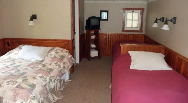 Johnston Canyon Lodge & Bungalows, Buchen Sie Resort Castle Junction 