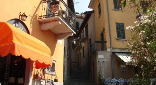 Riva Bellano Camelia, Book Apartment Hotels in Bellano with Parking, Parking