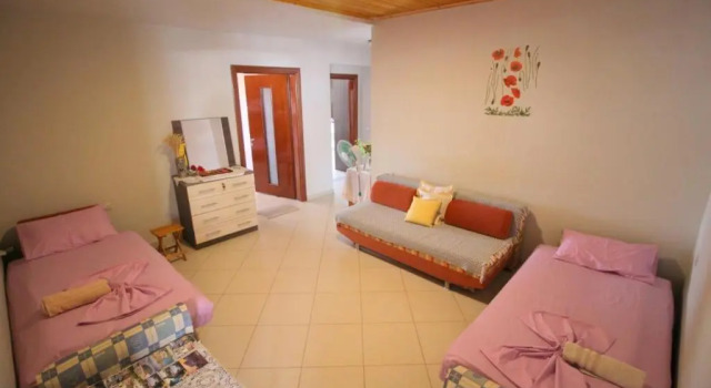 Кровать в общем номере (женский номер) Mona`s Hostel