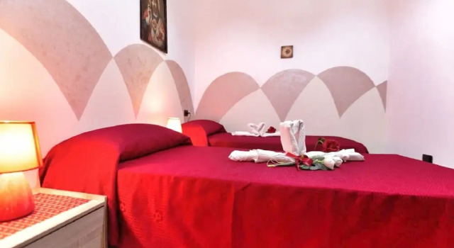 Camera Economy B&b Santa Sofia by holidayngo
