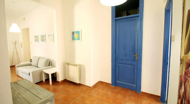 Walk to the Colosseum From Your Family Apt, Забронировать Отель Рим Лацио, рядом с Piazza della Madonna dei Monti