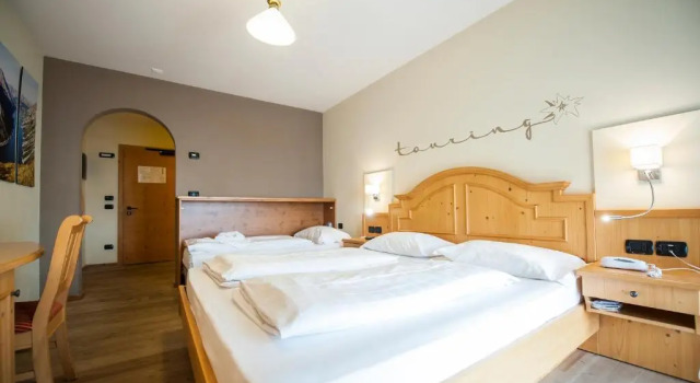 Standard Dreier Zimmer Hotel Touring