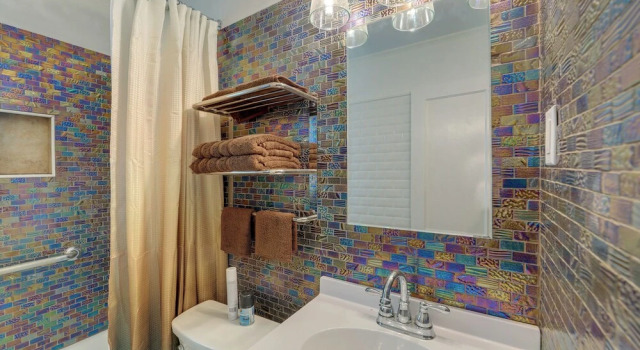 Коттедж Charming New Bern Cottage w/ Grill & Fire Pit!