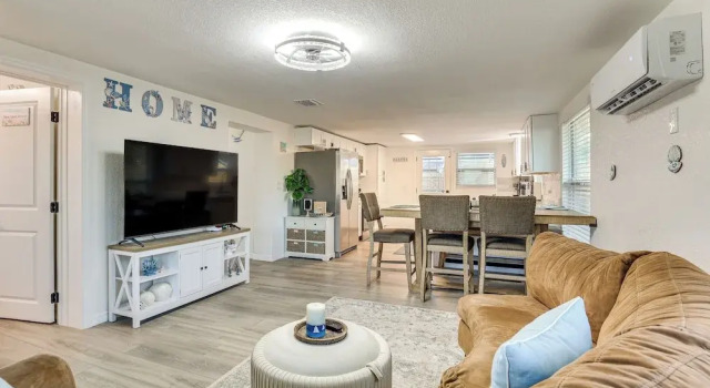 3 Mi to Apollo Beach Preserve: Family Retreat!, Book Feriehus Villaer i Apollo Beach, Villa