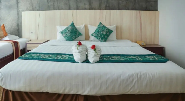 Трёхместный номер Standard с балконом и с видом на город Bellevue Ocean Patong