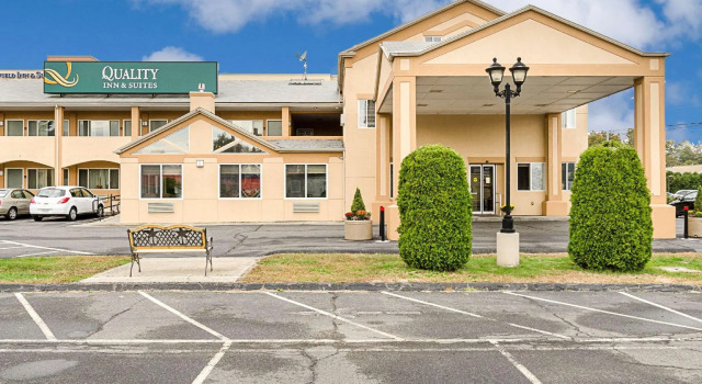 Люкс Quality Inn & Suites Northampton - Amherst