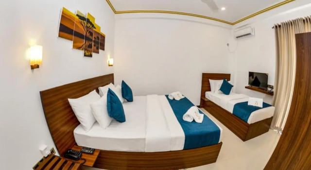 Трёхместный номер Deluxe с балконом Negombo New Queens Palace