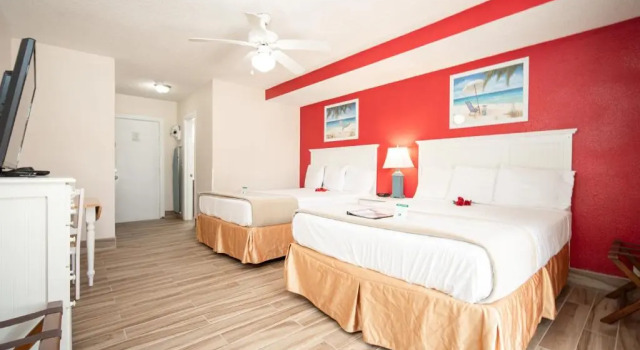 Четырёхместный номер Deluxe Island Sun Inn & Suites - Historic Venice & Beach Getaway