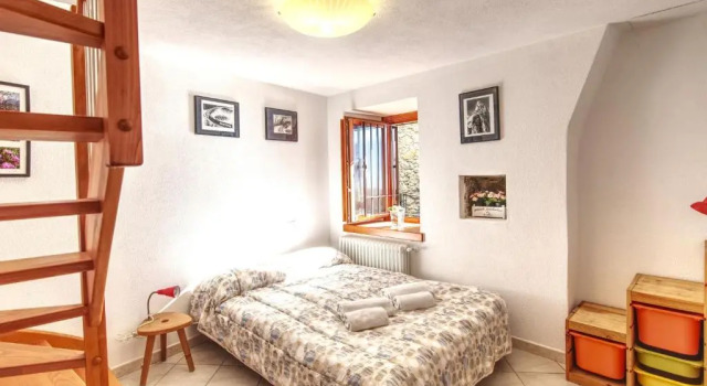 Stylish Stone House With Lake View, Varaa Huoneisto Montemezzo Lombardia