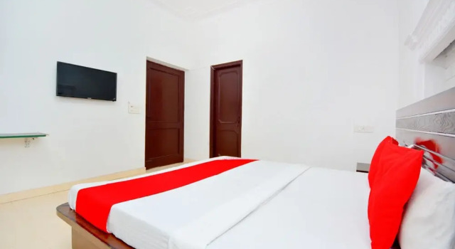 OYO 40005 Corner House
