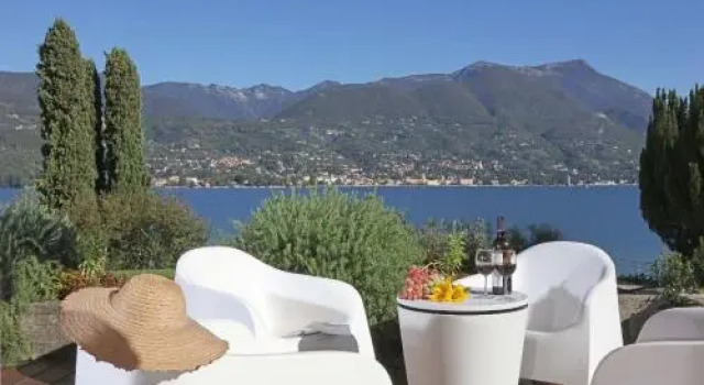 Villa Portesina Lakefront Villa With Private Pool And Garden 0, Забронировать Вилла Коттеджи Сан-Феличе-дель-Бенако, Коттедж