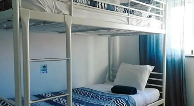 Pirata hostel Milfontes, Забронировать Хостел Вила-Нова-де-Милфонтеш Побережье Алентежу, рядом с Прайя даш Фурнаш