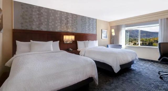 Четырёхместный номер Standard Courtyard by Marriott Glenwood Springs