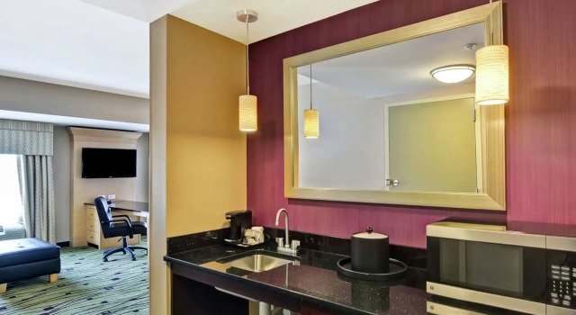 Номер Standard Hampton Inn & Suites Crabtree
