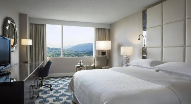 Номер Standard Sheraton Mahwah Hotel