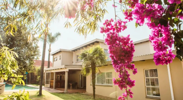 Contemporary Menlyn Maine Villa @ 201 J, Reservar Vila Moradias em Pretoria, Vila